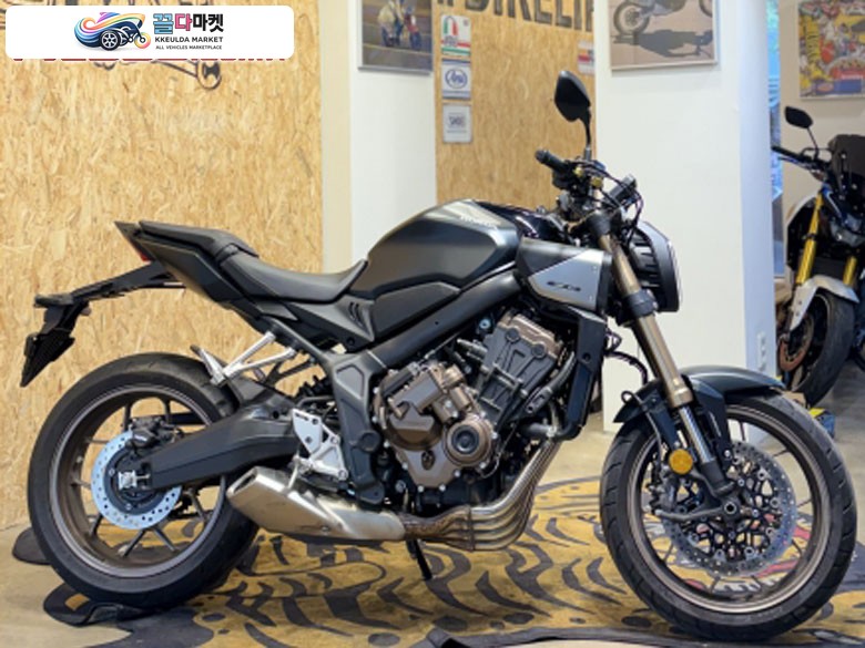 1인신조 키로수 짧은 2024년 혼다 CB650R E클러치 판매합니다 !