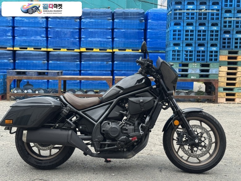 혼다 레블1100 DCT / 2024년식 / 5,500km대 / 옵션 다수