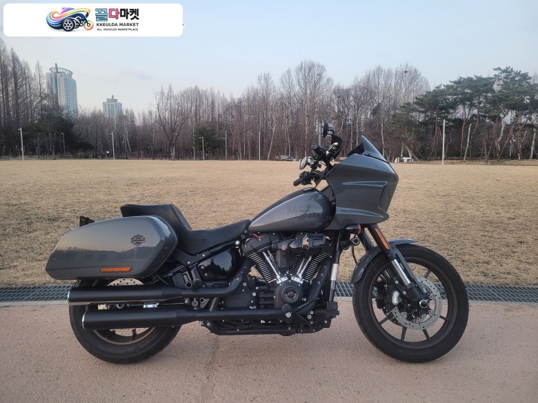 할리데이비슨 로우라이더ST 건쉽그레이색상 팝니다.