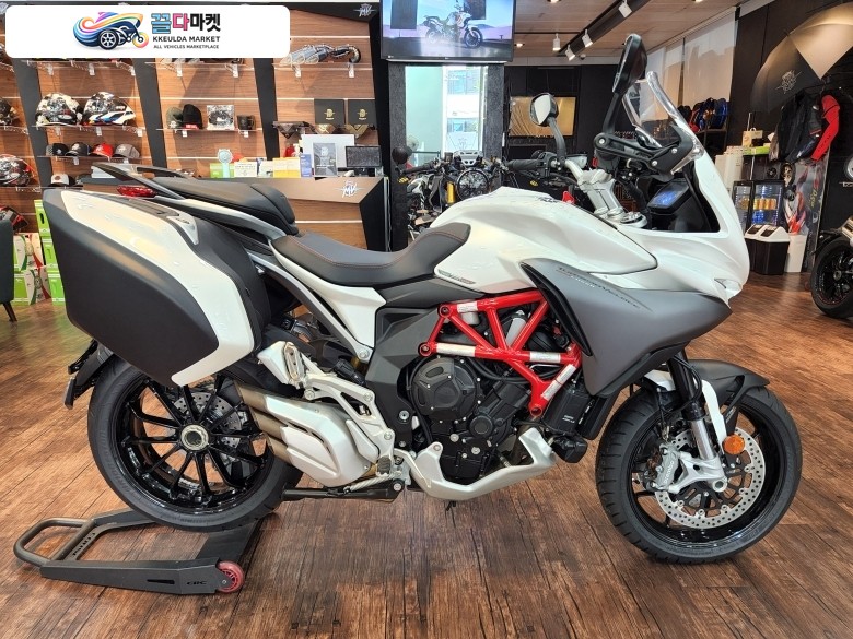 투리스모벨로체 LUSSO 화이트 / 17년식 신차 / 재고차량 할인판매