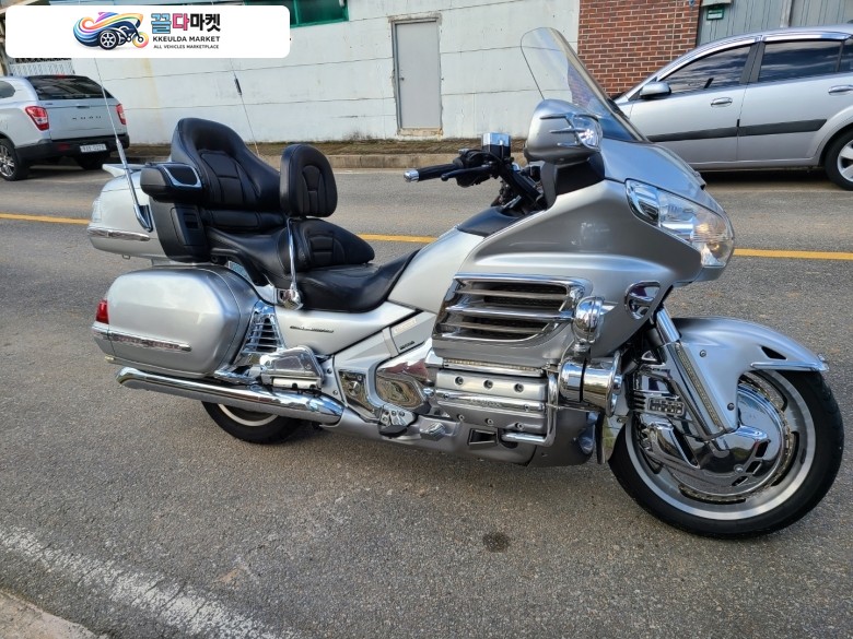 Goldwing 1800 팔아봅니다.