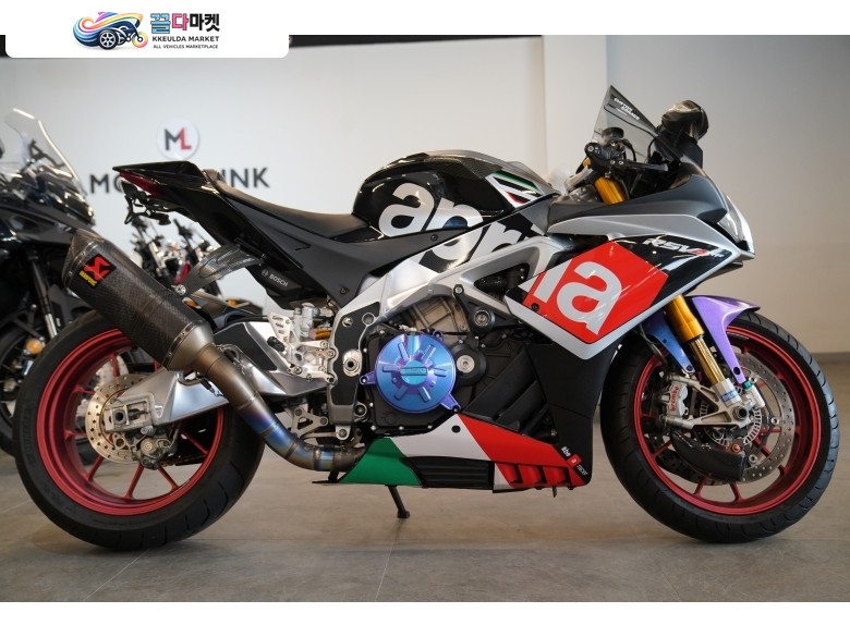 2016 아프릴리아 RSV4 RF 판매합니다