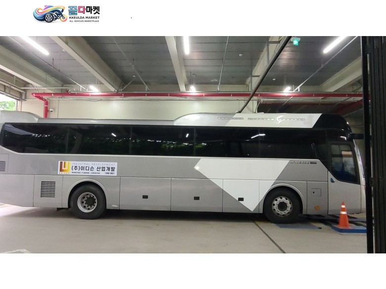 유니버스 럭셔리 캠핑카 판매합니다