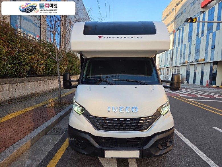 계산서100% 23년 등록 이베코 타이푼모빌 T820 풀옵션 모델 판매합니다