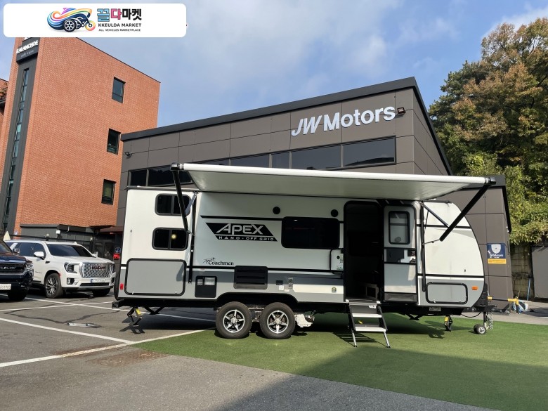 미사용 카라반 입니다. 22년식 신차 그대로  넘버만 달려 있는 신차동급 입니다