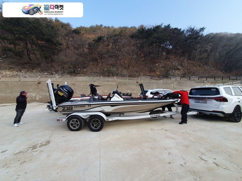 나이트로 Z18 (Nitro Z18) 배스보트 판매 합니다. 