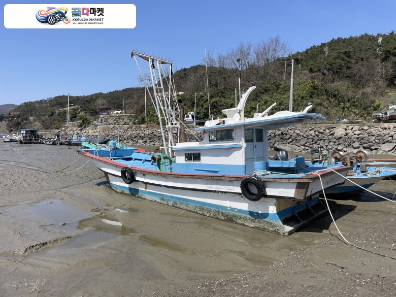 4.84톤 어선 선체만 판매합니다.