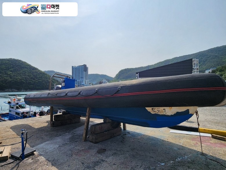 레져선 고무보트 200마력 판매합니다.