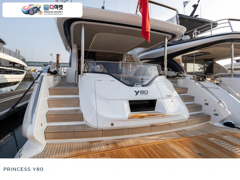영국 럭셔리 파워요트 Princess Y80 판매(Yard Number: Y80021)