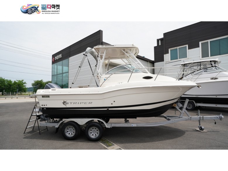 2015 Striper 200 WA - 리디자인된 넓은 공간, 강력한 성능의 워크어라운드 피싱 보트 [스타보트]
