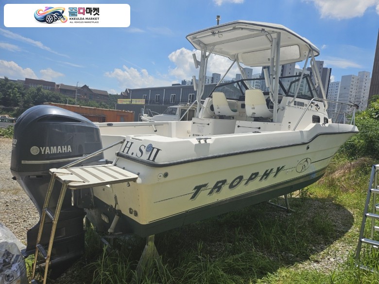 베이라이너 트로피25피트 (YAMAHA 4ST 300HP) 판매합니다.