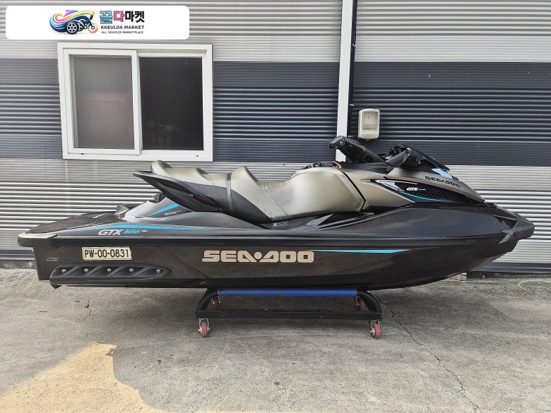 관리잘된 깨끗한 씨두 GTX-300 리미티드 판매합니다.
