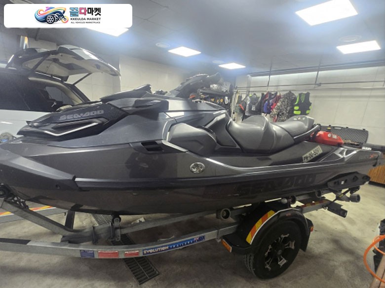 2022 씨두 RXT-X 300 3인승 차콜 – 300마력의 괴물급 퍼포먼스, 완벽한 컨디션