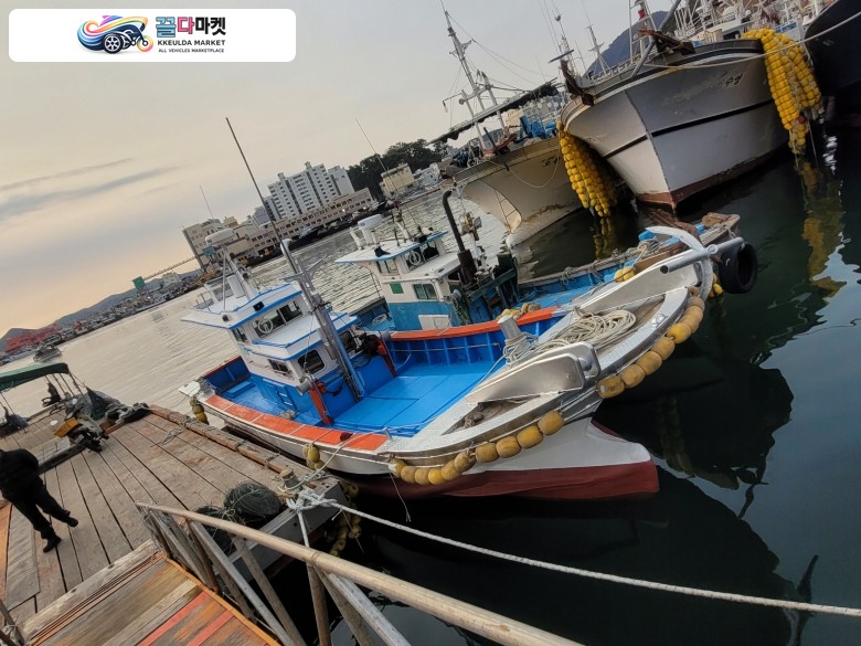 2.99톤 연안통발 연안복합 어선입니다.