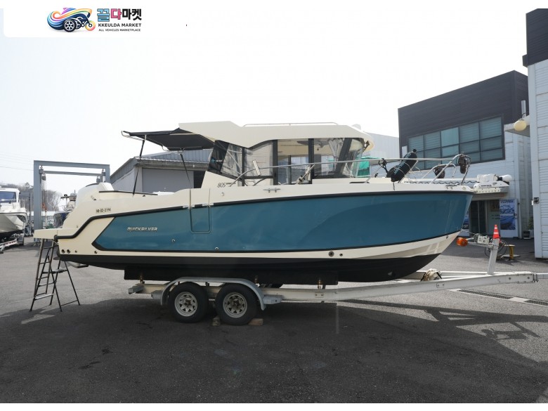 유럽 인기 파일럿하우스 보트,  2023년형 퀵실버 805 PILOTHOUSE [스타보트]